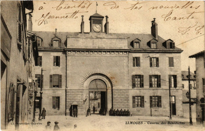 Carte postale ancienne Limoges - Caserne des Benedictins à Limoges