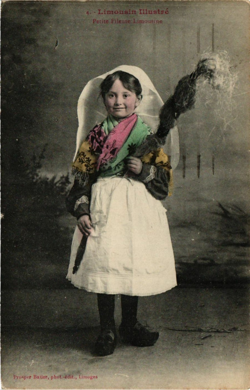Carte postale ancienne Limousin Illustre Petite Fileuse Limousine