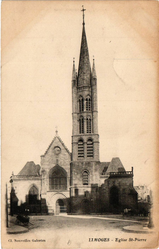 Carte postale ancienne Limoges - Eglise Saint-Pierre à Limoges