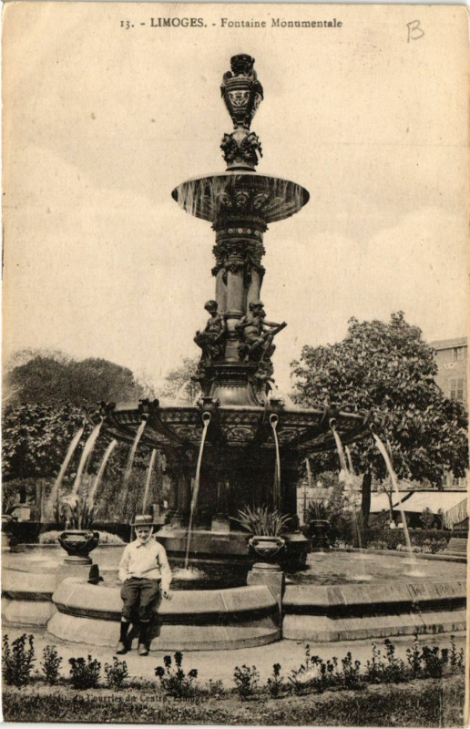 Carte postale ancienne Limoges - Fontaine Mon.ale à Limoges
