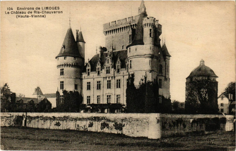 Carte postale ancienne Env. de Limoges Le Chateau de Ris-Chauveron à Limoges
