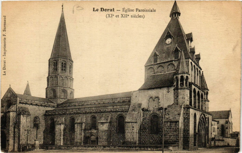 Carte postale ancienne Le Dorat - Eglise Paroissiale au Dorat