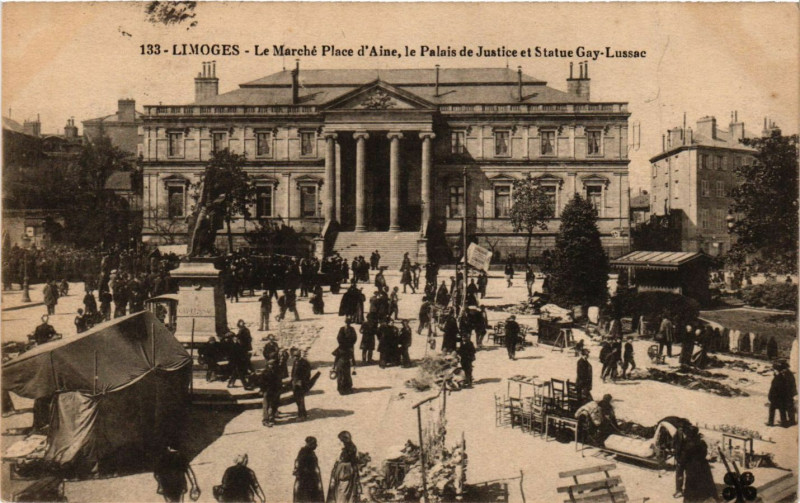 Carte postale ancienne Limoges - Le Marché Place d'Aine de Justice et Statue Gay-Lussac à Limoges