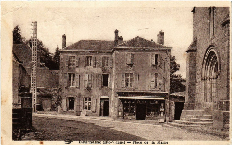 Carte postale ancienne Deurnazac (Hte-Vienne) - Place de la Mairie