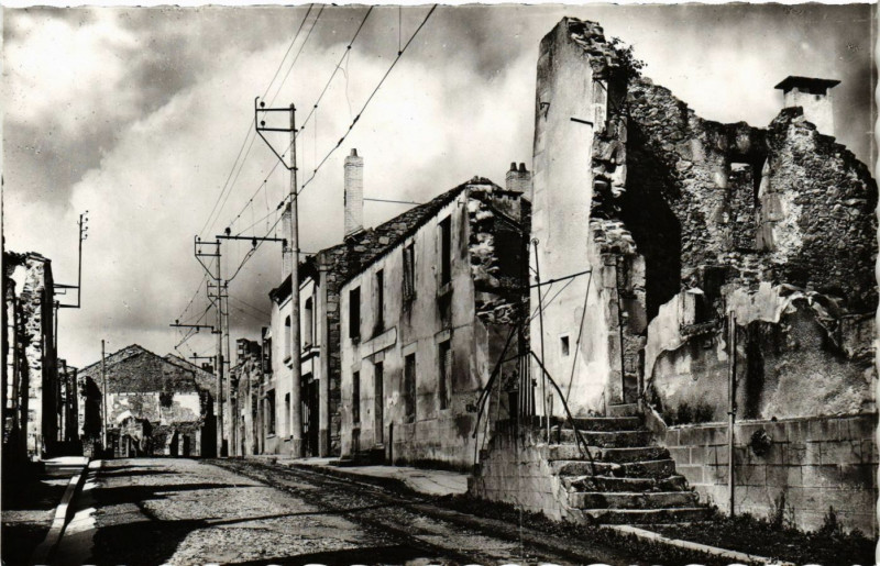 Carte postale ancienne La rue principale