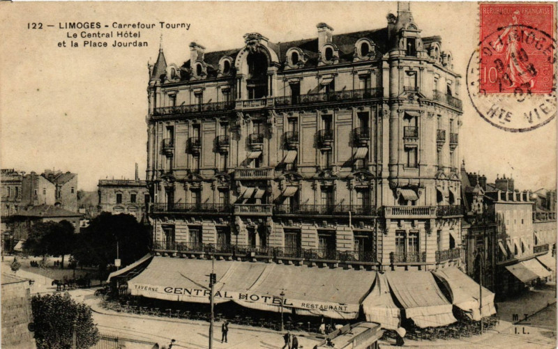 Carte postale ancienne Limoges - Carrefour Tourny-Le Central Hotel et la Place Jourdan à Limoges