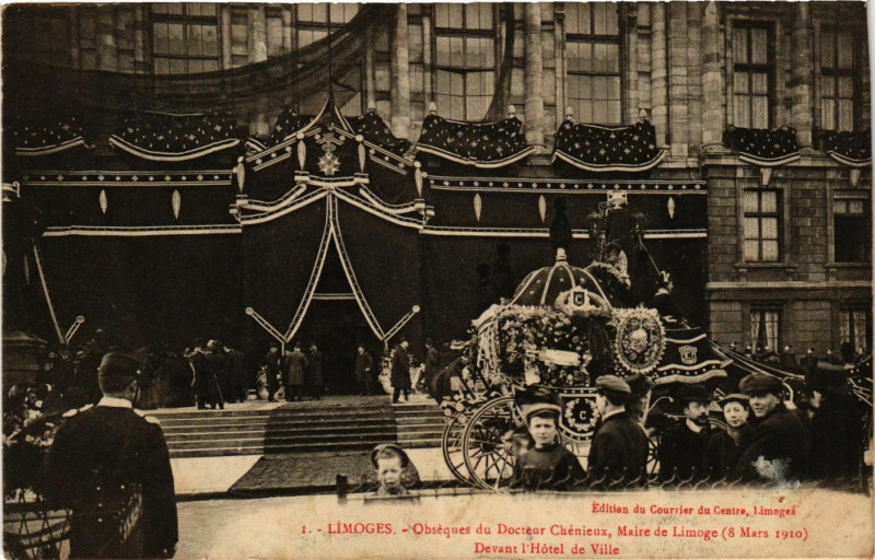 Carte postale ancienne Limoges Obseques du Docteur Chenieux Maire de Limoge (8 Mars 1910) à Limoges