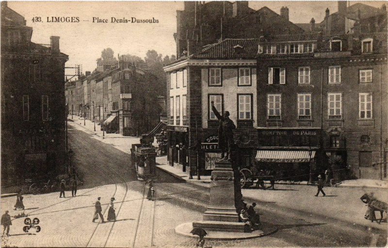 Carte postale ancienne Limoges - Place Denis-Dussoubs à Limoges
