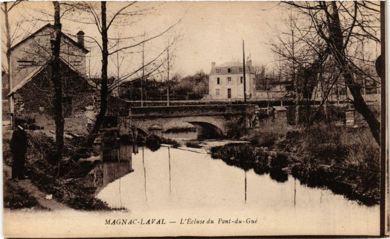 Carte postale ancienne Magnac-Laval - L'Ecluse du Pont-du-Gue à Magnac-Laval