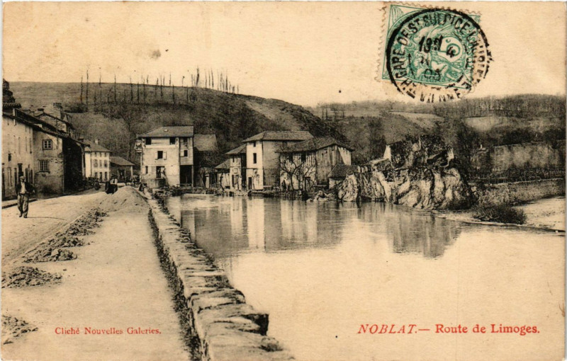 Carte postale ancienne Noblat - Route de Limoges à Limoges