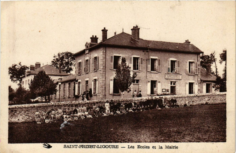 Carte postale ancienne Saint-Priest-Ligoure - Les Ecoles et la Mairie à Saint-Priest-Ligoure