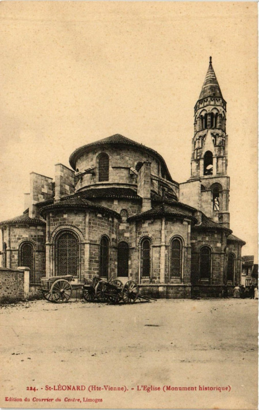Carte postale ancienne Saint-Leonard (Hte-Vienne) - L'Eglise (Mon. Hist.)