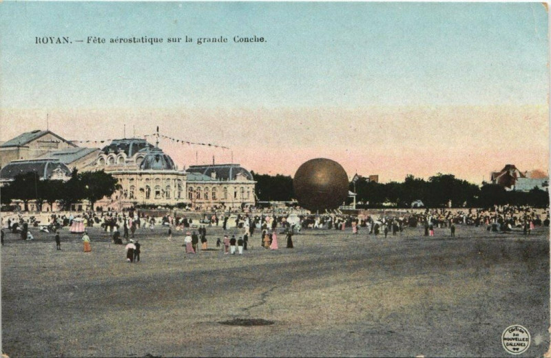 Carte postale ancienne Royan - Fete aérostatique sur la grande Conche à Royan