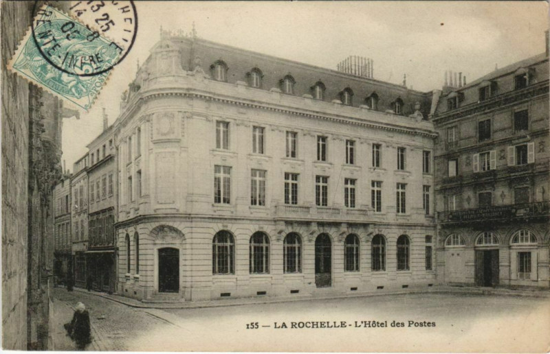 Carte postale ancienne La Rochelle-L'Hotel des Postes à La Rochelle