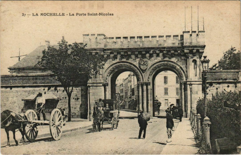 Carte postale ancienne La Rochelle-La Porte Saint-Nicolas à La Rochelle