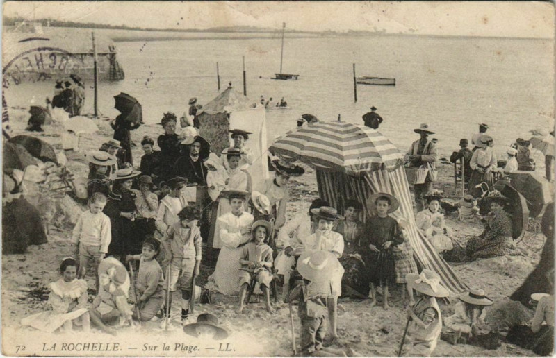 Carte postale ancienne La Rochelle-Sur la Plage à La Rochelle