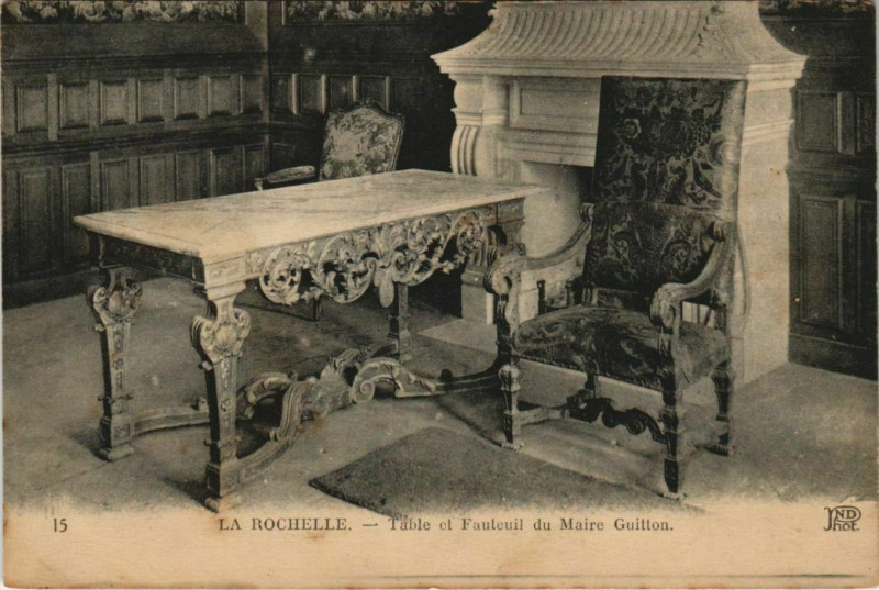 Carte postale ancienne La Rochelle-Table et Fauteuil du Maire Guitton à La Rochelle