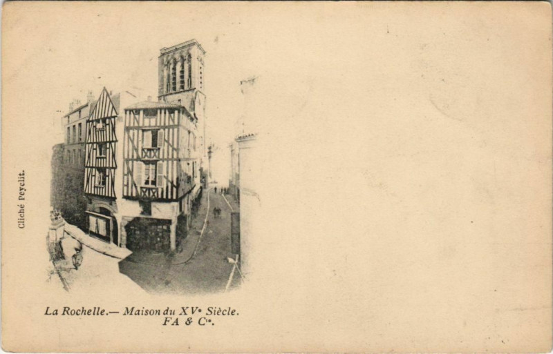 Carte postale ancienne La Rochelle-Maison du Xv siécle à La Rochelle