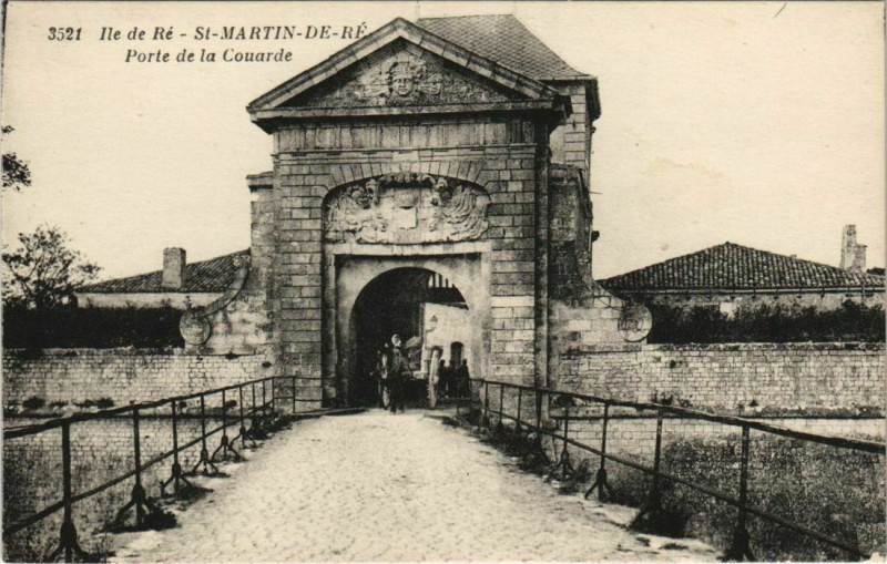 Carte postale ancienne Ile de Re-Saint-Martin-de-Re-Porte de la Couarde