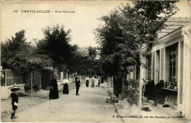 Carte postale ancienne Chatelaillon - Rue Carnot