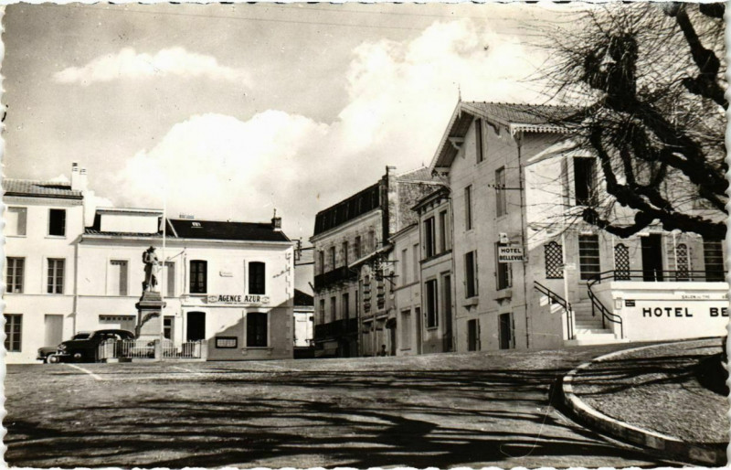 Carte postale ancienne Saint-Georges-de-Didonne - Place Michelet à Saint-Georges-de-Didonne