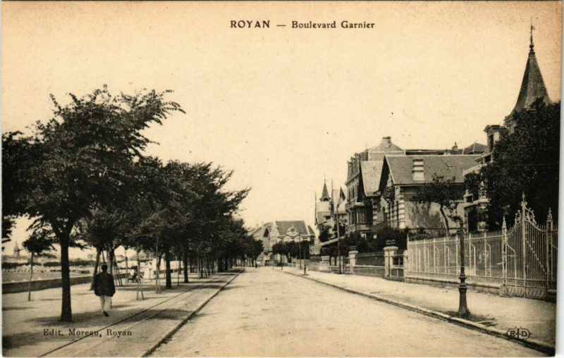 Carte postale ancienne Royan - Boulevard Garnier à Royan
