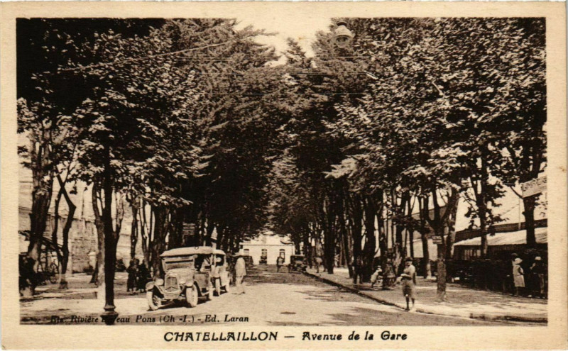 Carte postale ancienne Chatelaillon - Avenue de la Gare