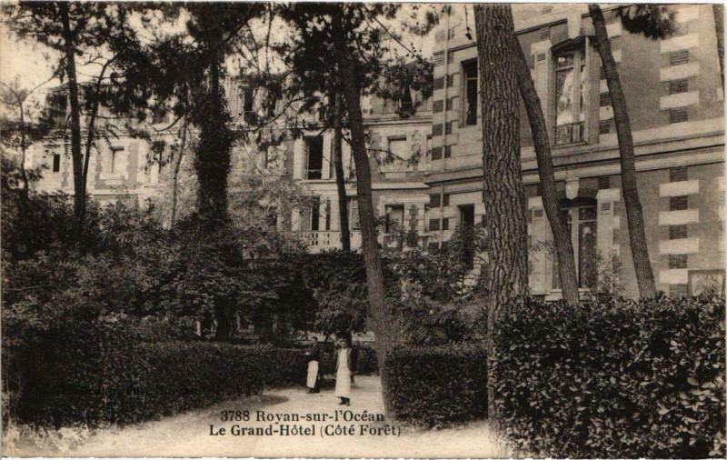 Carte postale ancienne Royan-sur-l'Ocean - Le Grand-Hotel à Royan