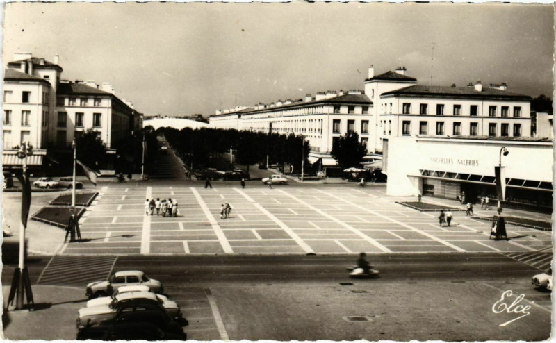 Carte postale ancienne Royan - La Place à Royan