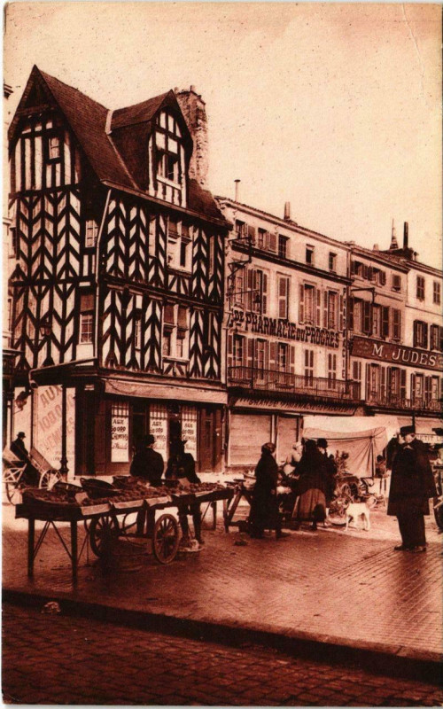Carte postale ancienne La Rochelle - Place du Marche à La Rochelle