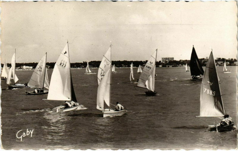 Carte postale ancienne Royan - Un Jour de Regates à Royan