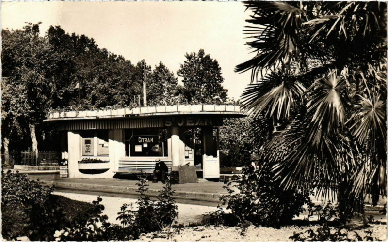 Carte postale ancienne Saint-Jean-d'Angely - La Gare Routiere à Saint-Jean-d'Angély