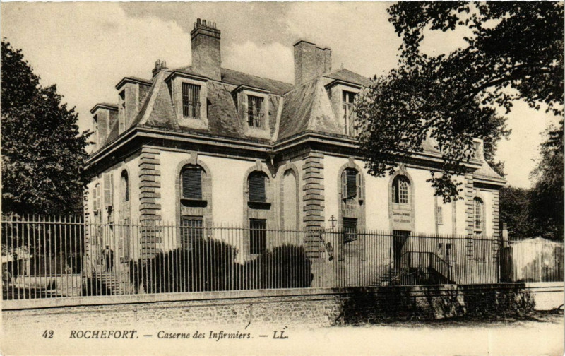 Carte postale ancienne Rochefort - Caserne des Infirmiers à Rochefort