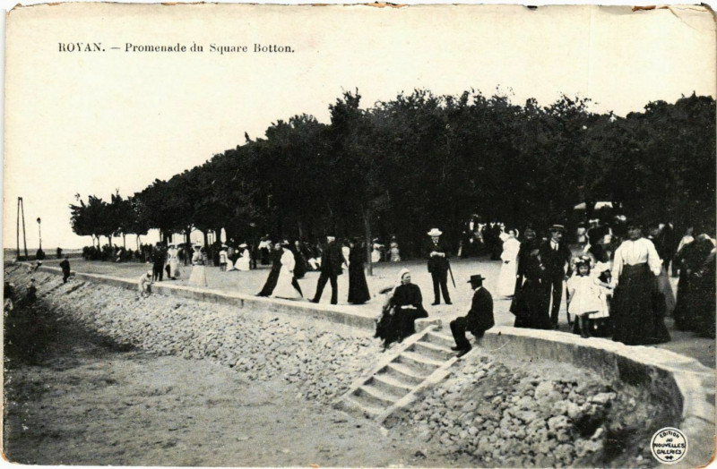 Carte postale ancienne Royan - Promenade du Square Botton à Royan