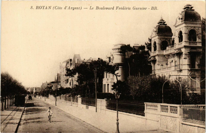 Carte postale ancienne Royan (Cote d'Argent) - Le Boulevard Frédéric Garnier à Royan
