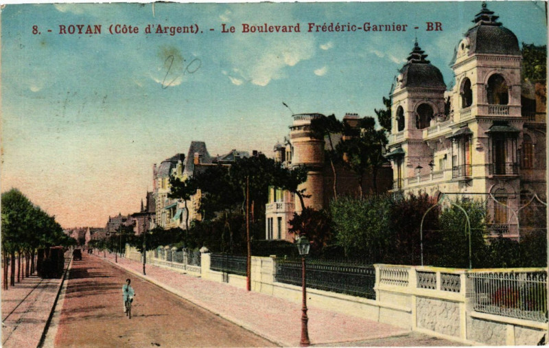 Carte postale ancienne Royan (Cote d'Argent) - Le Boulevard Frédéric-Garnier à Royan