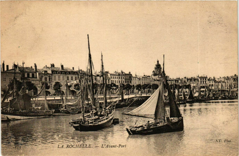 Carte postale ancienne La Rochelle - L'Avant-Port à La Rochelle