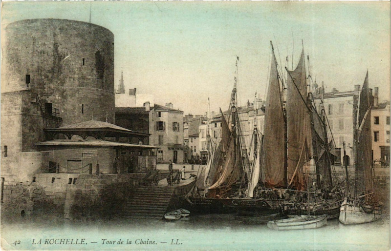 Carte postale ancienne La Rochelle - Tour de la Chaine à La Rochelle