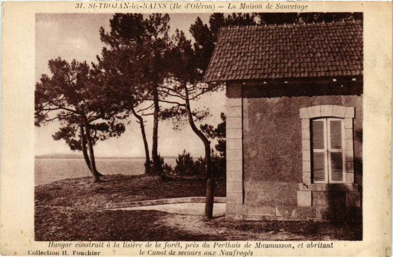 Carte postale ancienne Hangar construit a la lisiere de la Foret prés du Perthais de