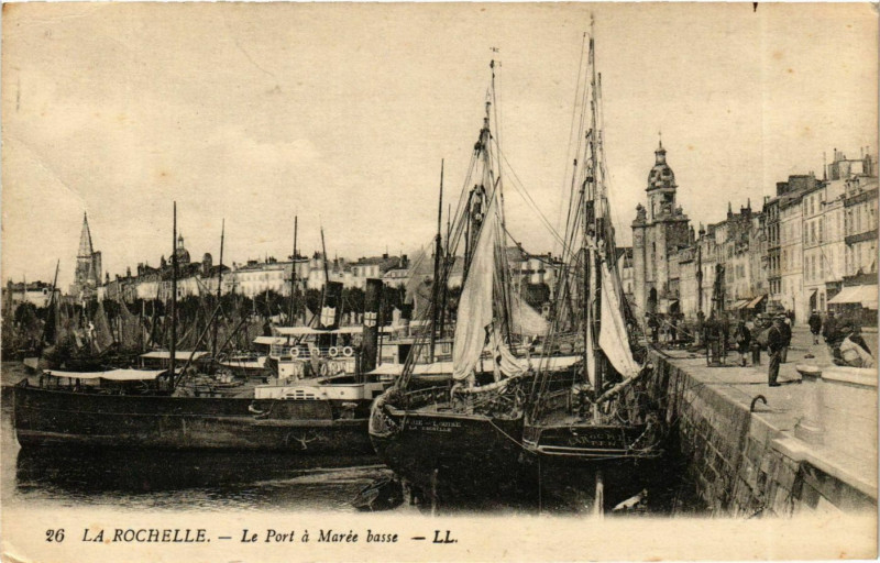 Carte postale ancienne La Rochelle - Le Port a Marée basse à La Rochelle
