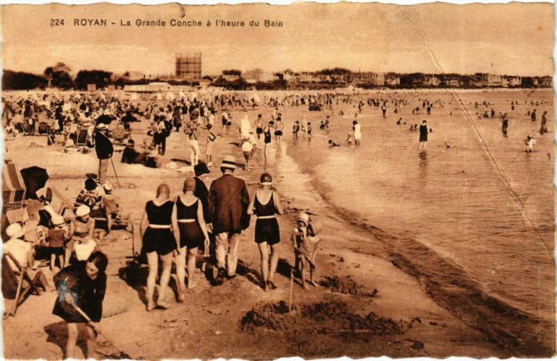 Carte postale ancienne Royan - La Grande Conche a l'heure du Bain à Royan