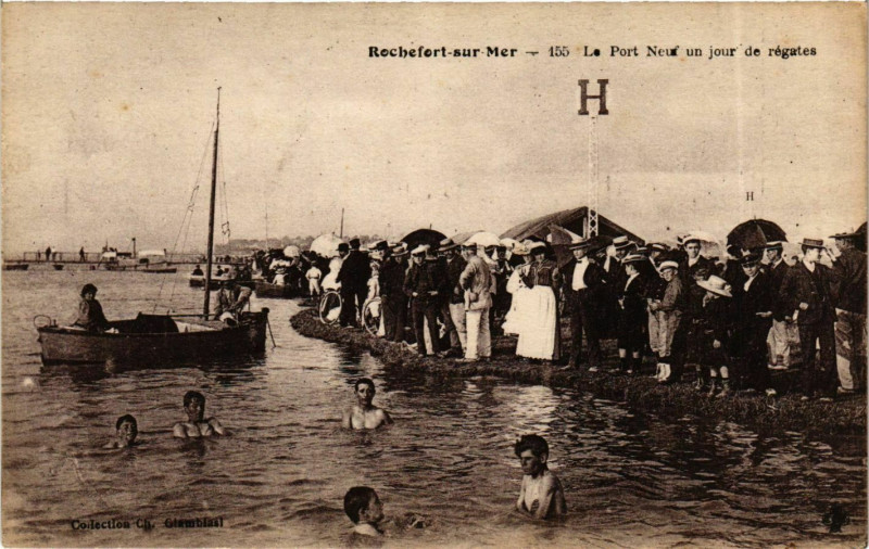 Carte postale ancienne Rochefort-sur-Mer - Le Port Neu un jour de régates à Rochefort