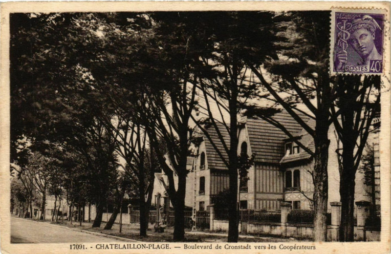 Carte postale ancienne Chatelaillon - Place Boulevard de Cronstadt vers les Coopérateurs