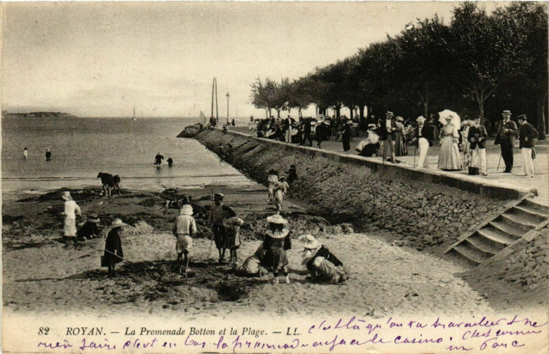 Carte postale ancienne Royan - La Promenade Botton et la Plage à Royan