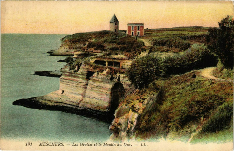 Carte postale ancienne Meschers - Les Grottes et le Moulin du Duc