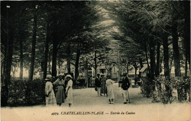 Carte postale ancienne Chatelaillon - Plage - Entrée du Casino