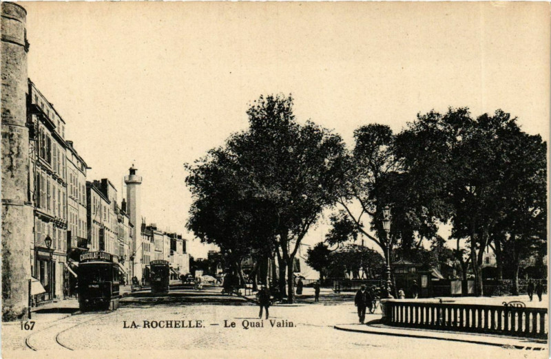 Carte postale ancienne La Rochelle - Le Quai Valin à La Rochelle