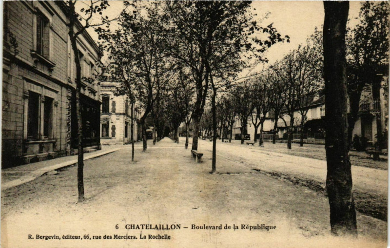 Carte postale ancienne Chatelaillon - Boulevard de la République