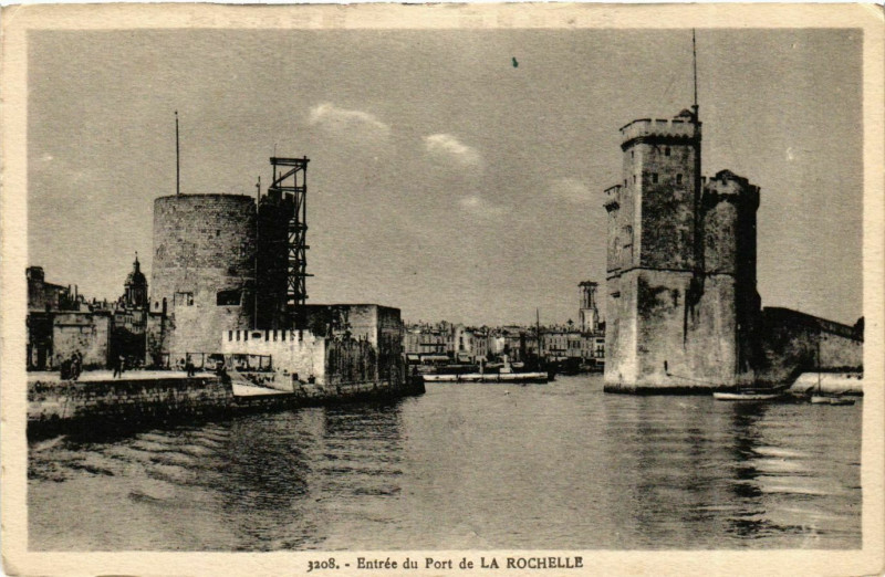 Carte postale ancienne Entrée du Port de La Rochelle à La Rochelle