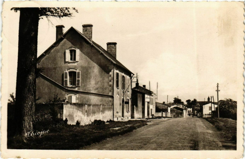 Carte postale ancienne Muron (Charente-Maritime) - La Gendarmerie à Muron